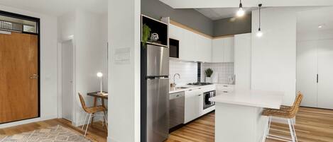 Refrigerador, microondas, horno y parrilla de estufa