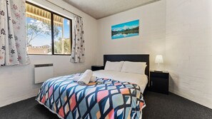 3 habitaciones, tabla de planchar con plancha, wifi y ropa de cama