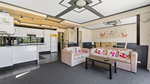 Una Smart TV, un reproductor de DVD