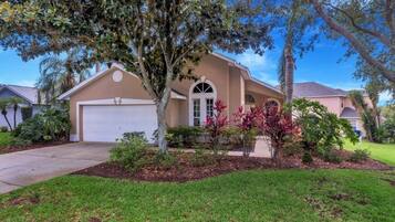 Comfort House, Multiple Beds, Non Smoking, Pool View | 3 bedrooms, individually decorated, individually furnished