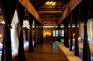 Dormitorio compartido, dormitorio mixto (Bed in 10-Bed) | Escritorio, wifi gratis, ropa de cama