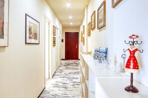 Interior - Giulia Levanto - for 4, in centre, 5 minutes from beach and station to Cinque Terre (Levanto)
