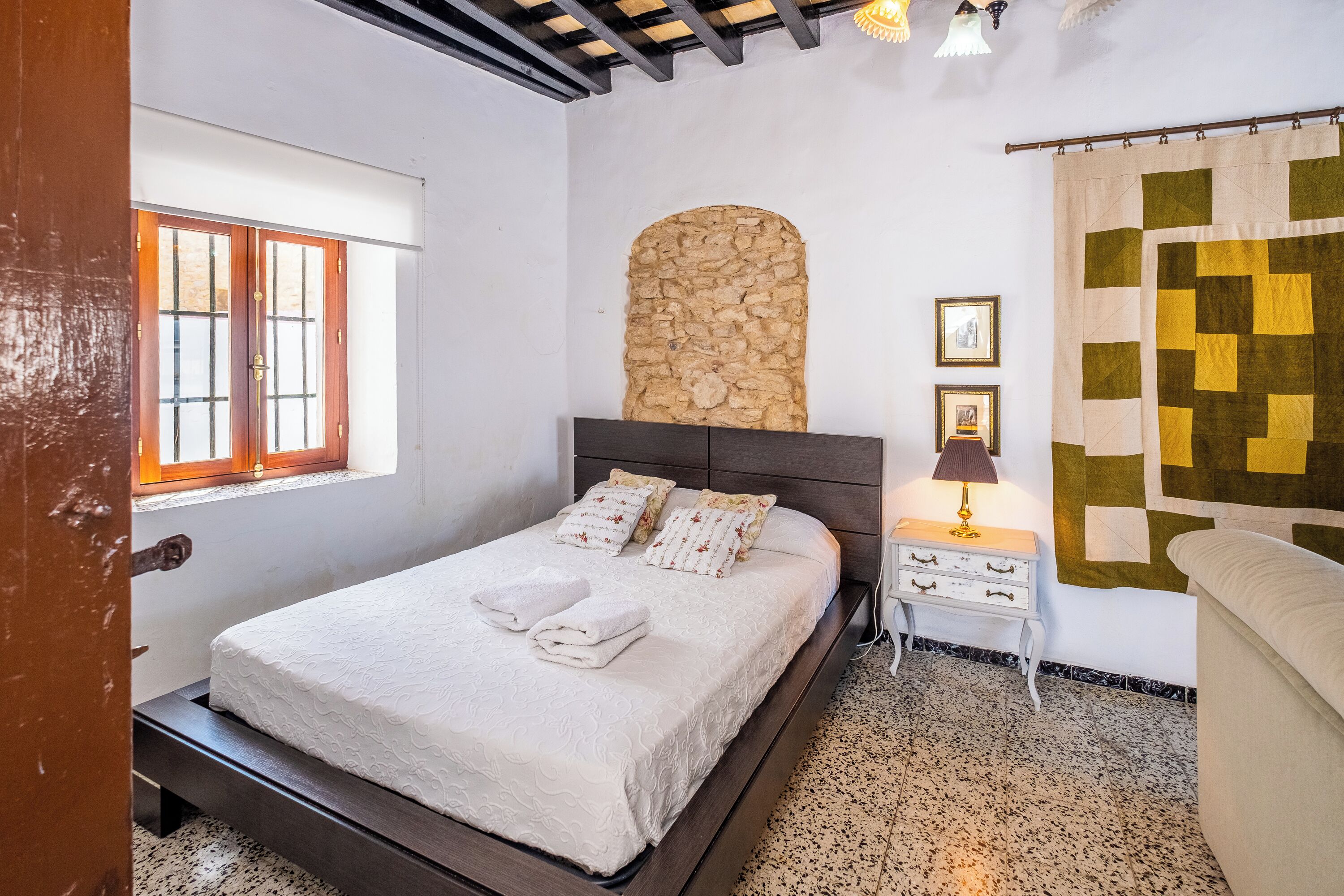 3 slaapkamers, een strijkplank/strijkijzer, gratis wifi, beddengoed