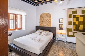 3 عدّة غرف نوم ومكواة/لوح كي وواي فاي مجانًا وملاءات أسرّة