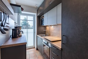 Kühlschrank, Mikrowelle, Geschirrspüler