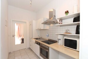 Kühlschrank, Mikrowelle, Geschirrspüler