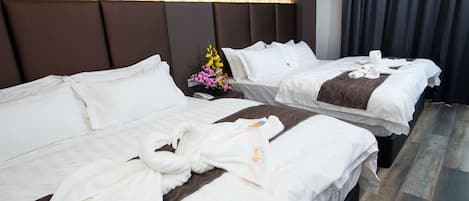 Superior-Zimmer, Mehrere Betten, Nichtraucher, Stadtblick | Blick auf die Straße