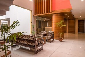 Coin salon dans le hall