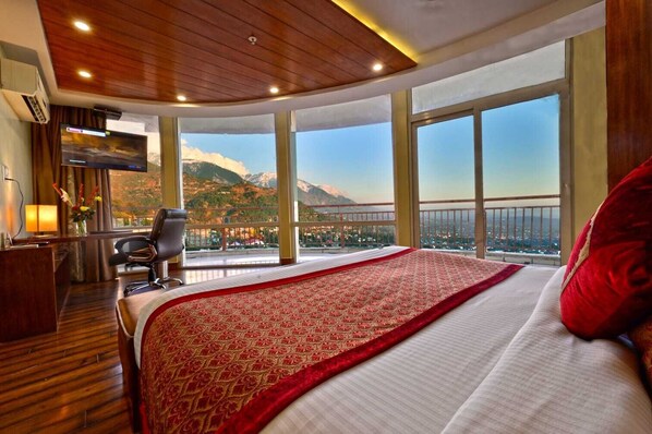 Minibar, desk, iron/ironing board, rollaway beds