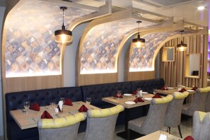 Restaurant - Hotel Inclover (Dharamshala)