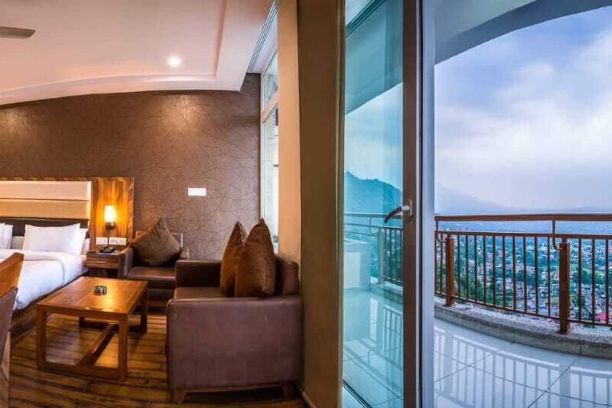 Minibar, Schreibtisch, Bügeleisen/Bügelbrett, Zustellbetten