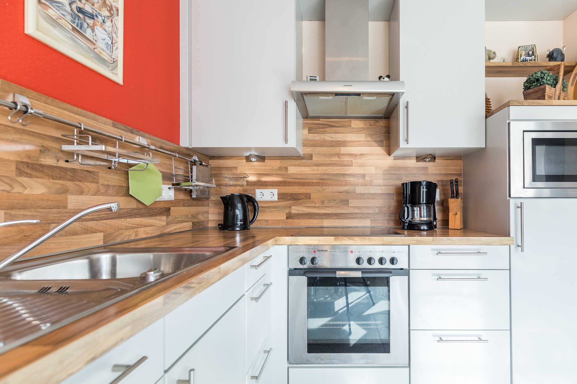 Jääkaappi, mikroaaltouuni, uuni, astianpesukone