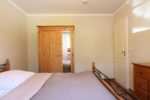 2 chambres, fer et planche à repasser, Wi-Fi, draps fournis