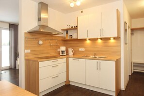 Kühlschrank, Mikrowelle, Geschirrspüler