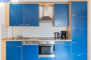 Frigorifero, lavastoviglie, macchina per tè/caffè, bollitore elettrico