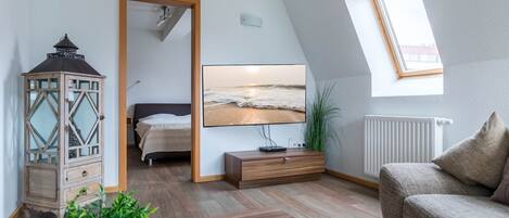 2 bedrooms, travel cot, WiFi, bed sheets