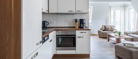 Fridge, dishwasher, coffee/tea maker, electric kettle