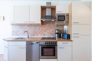 Fridge, microwave, dishwasher, coffee/tea maker