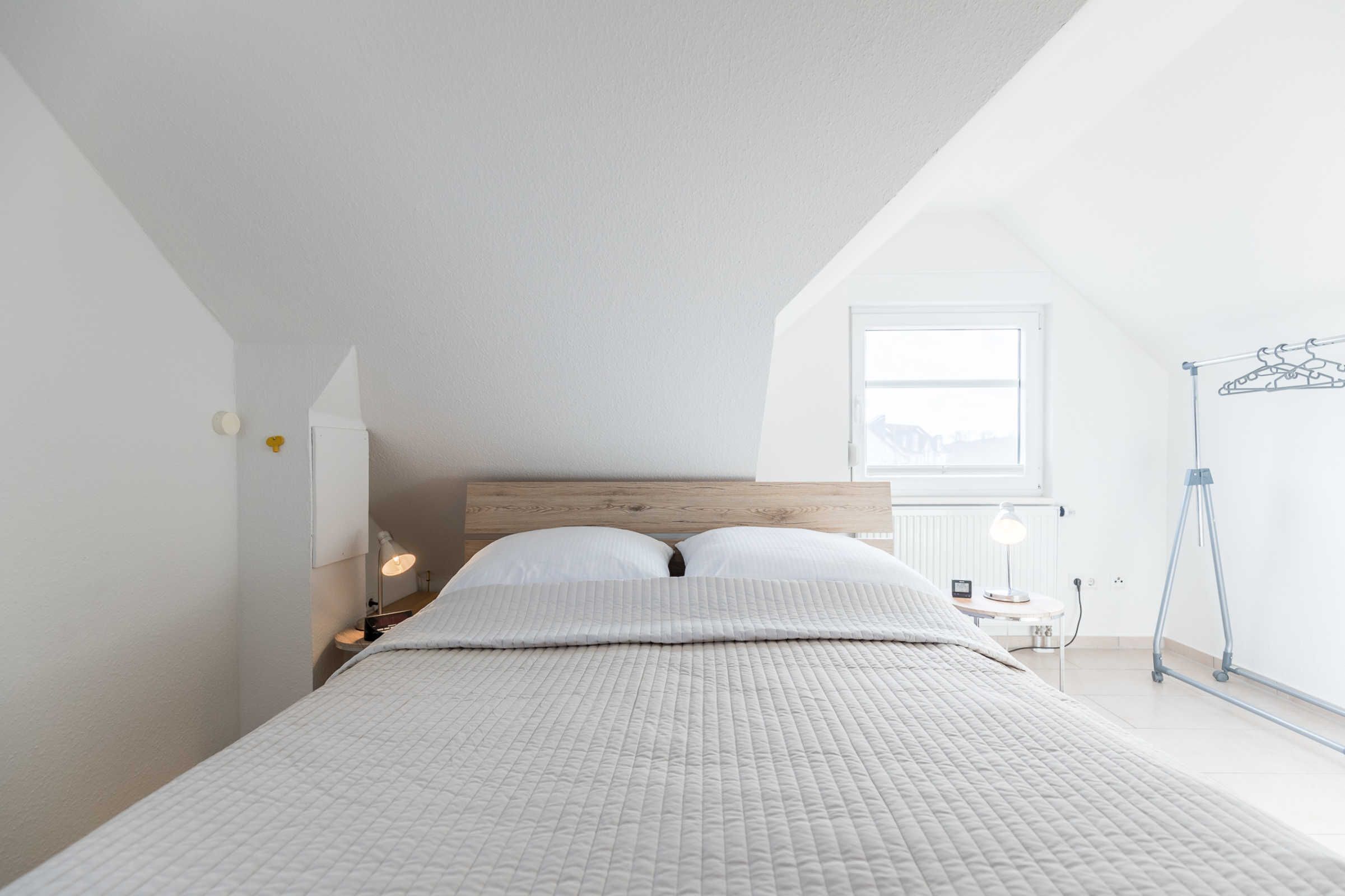 3 عدّة غرف نوم وسرير سفر وواي فاي وملاءات أسرّة