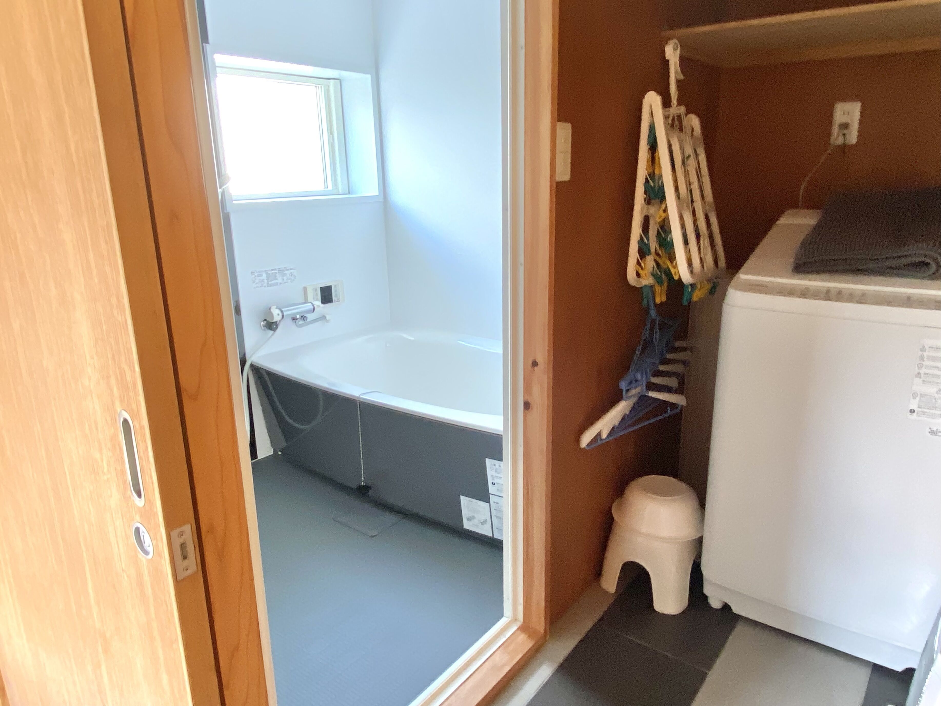 House (East) | Bathroom | Separate tub and shower, deep soaking tub, free toiletries, hair dryer