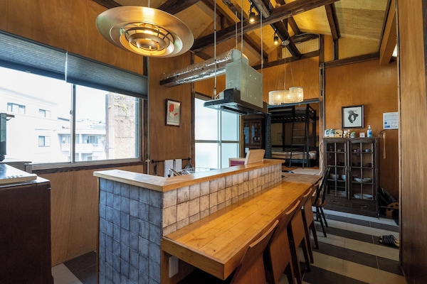 Hus (East) | Eget kjøkken | Kjøleskap, mikrobølgeovn, kokeplater og kaffetrakter/tekoker