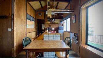 Talo (East) | 1 makuuhuone, kannettavalle tietokoneelle sopiva työtila, ilmainen Wi-Fi