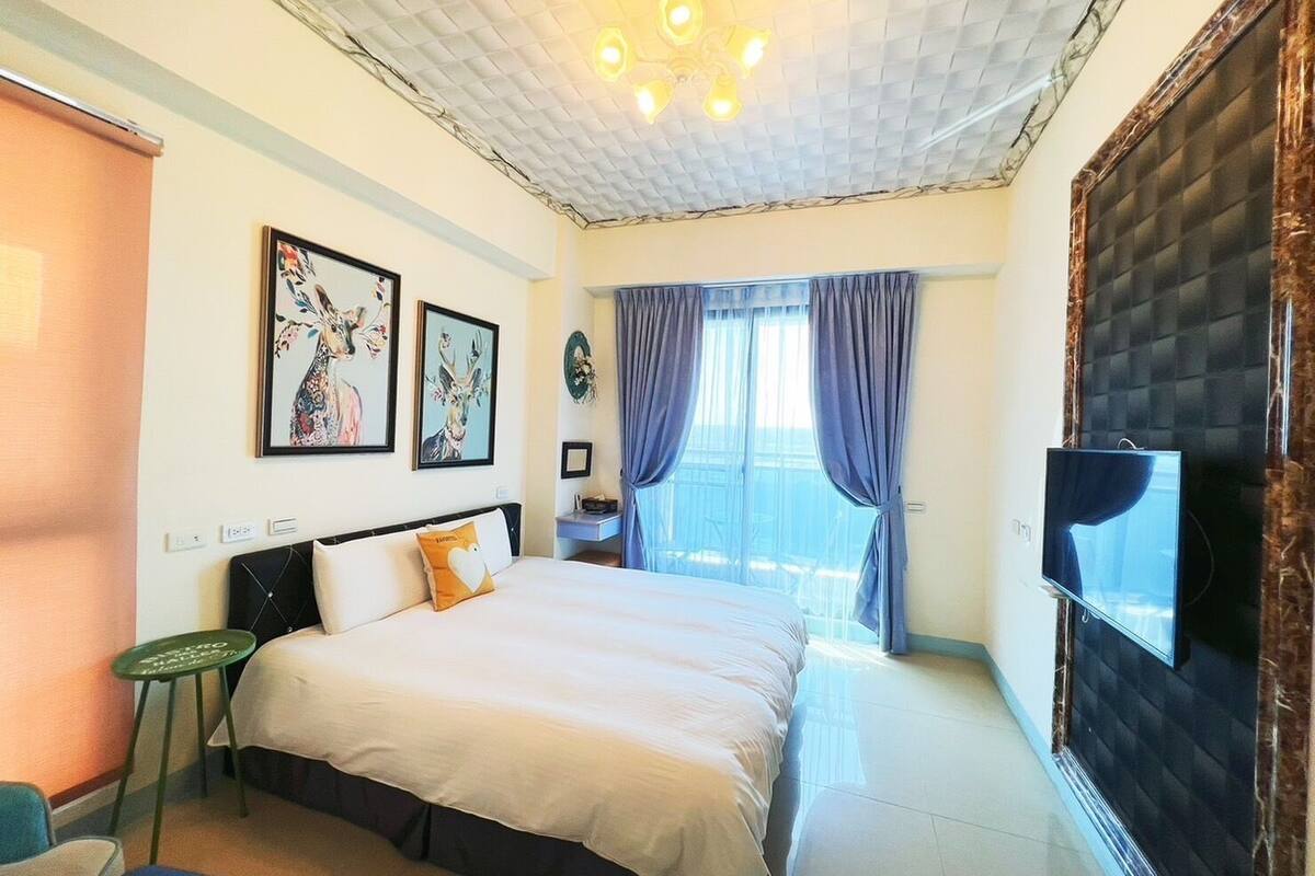 Premium bedding, down comforters, desk, blackout drapes