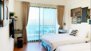 Premium bedding, down comforters, desk, blackout drapes - Amibao Resort (Hengchun)
