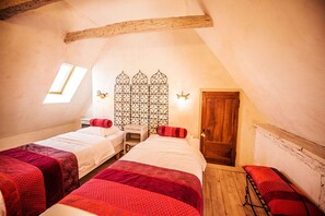 4 bedrooms, iron/ironing board, WiFi, bed sheets - 4 star stay with exceptional service in an authentic Quercy setting (Cuzance)