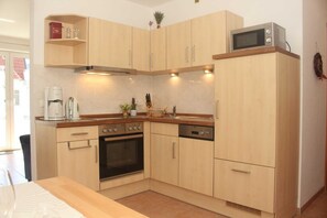 Kühlschrank, Mikrowelle, Geschirrspüler