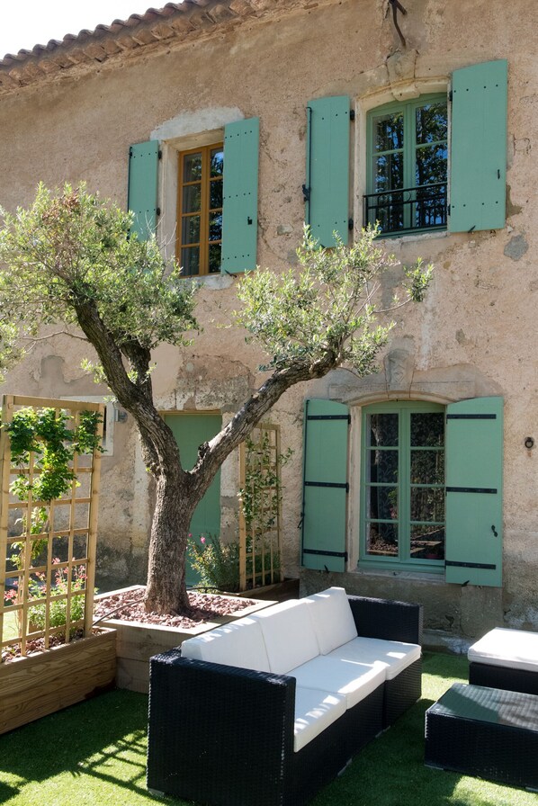 Property grounds - Cottage with view of the Canal du Midi in the heart. (Ouveillan)