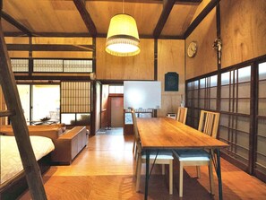 獨棟房屋 (West) | 房內用餐區