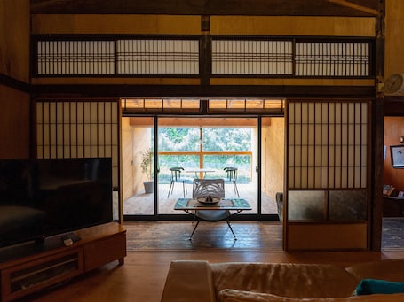 House (West). SUMITSUGU HOUSE West