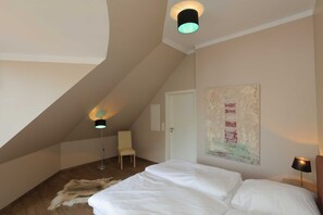 2 Schlafzimmer, Reisekinderbett, Bettwäsche