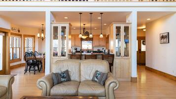 TV connectée, cheminée, jeux vidéo, Netflix