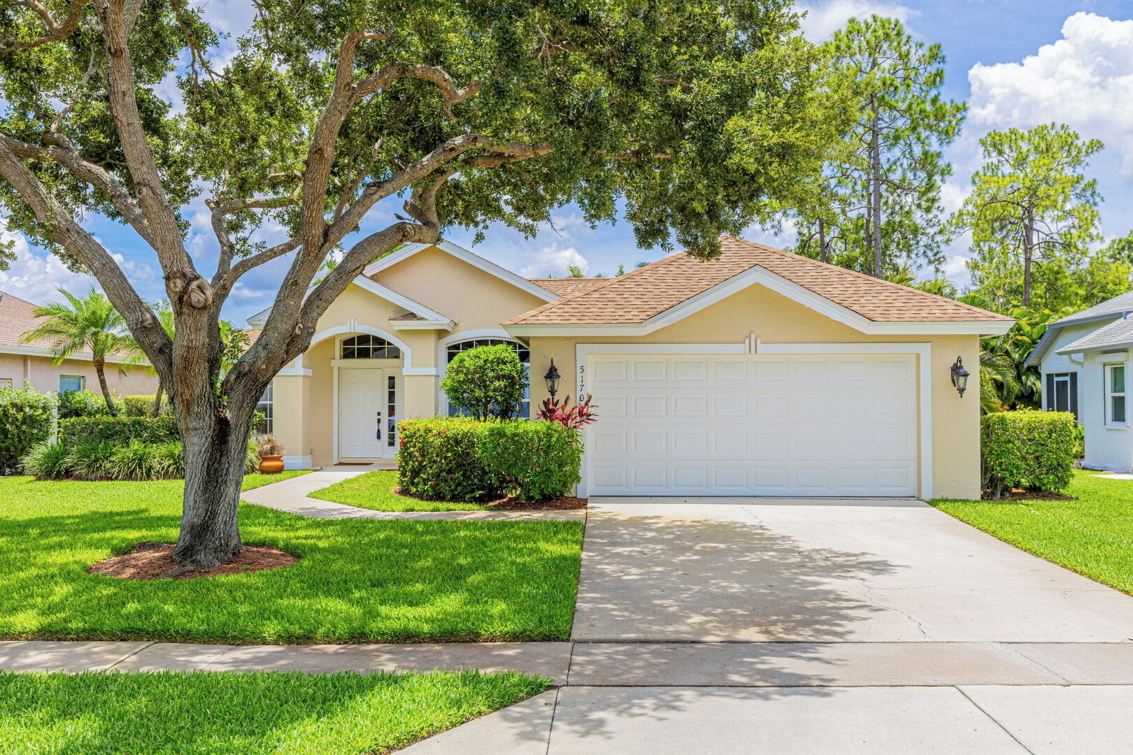 Beautiful Tropical Oasis in the heart of Naples within popular Briarwood area