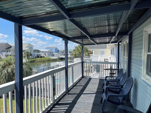 Cherry Grove-Amazing location!! Private Docks for Fishing and Kayaking
