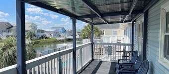 Cherry Grove-Amazing location!! Private Docks for Fishing and Kayaking