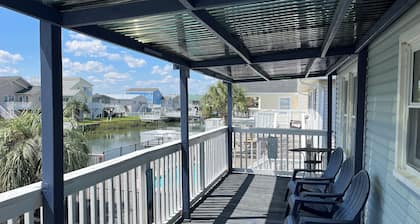 Cherry Grove-Amazing location!! Private Docks for Fishing and Kayaking