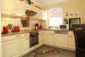 Kühlschrank, Mikrowelle, Geschirrspüler