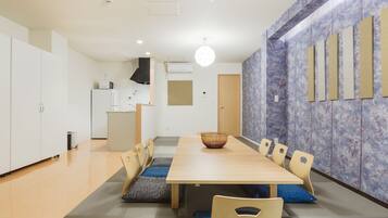 2 habitaciones, decoración personalizada y escritorio