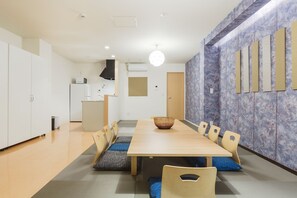 2 habitaciones, decoración personalizada y escritorio 