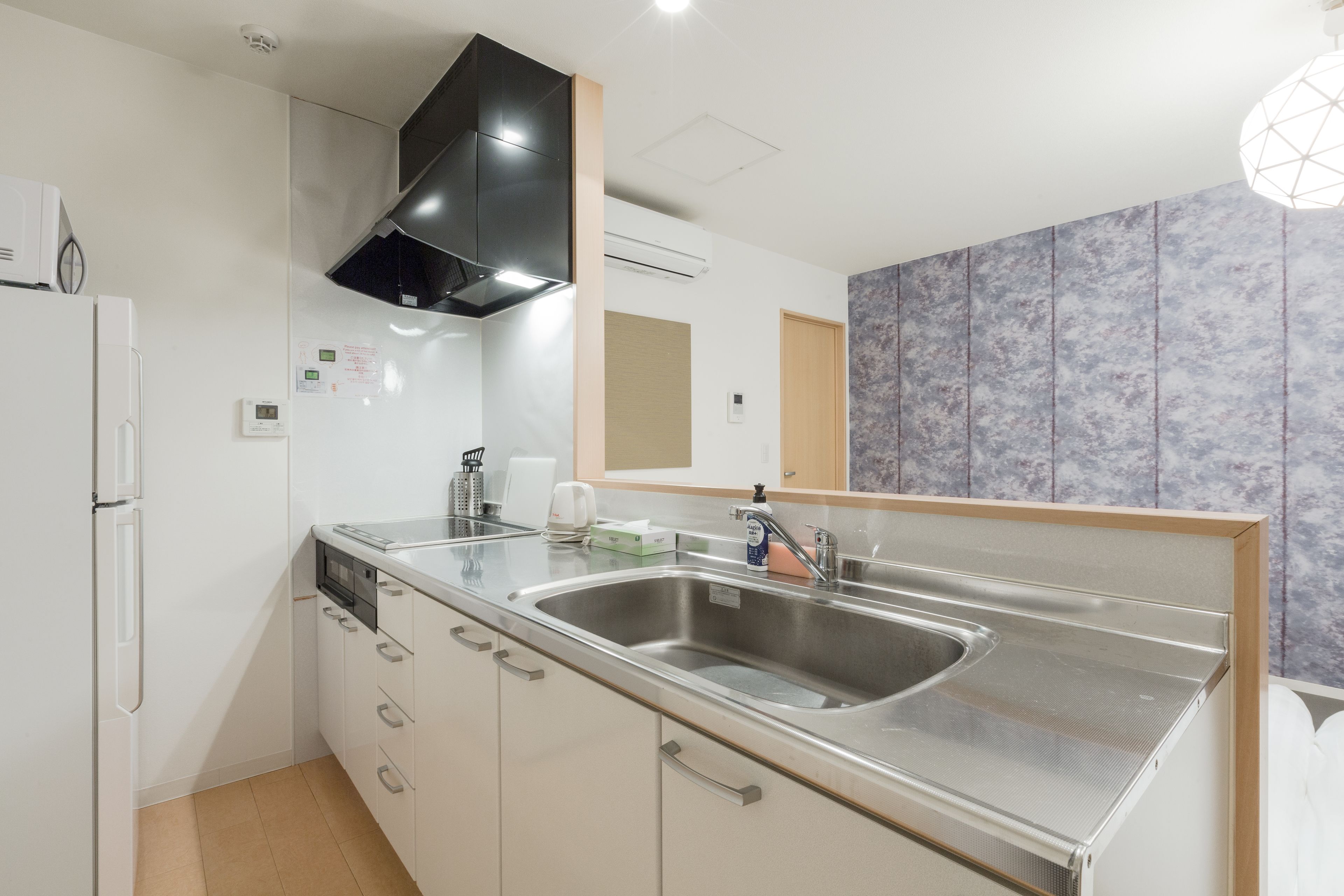 Apartemen Eksekutif, Bebas Asap Rokok (Room 301) | Dapur kecil pribadi | Lemari es, microwave, ketel listrik, dan peralatan masak/sendok-piring