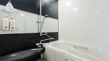 Separate tub and shower, deep soaking tub, free toiletries, hair dryer