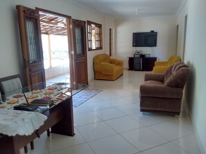 TV, DVD player, table tennis - Accommodation for the whole family, events, camps and spiritual retreats (Estiva)