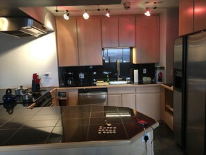 Fridge, microwave, oven, stovetop - 15th fl downtown w/ Mtn. View, spacious, safe - Denver license #2023-BFN-0051906 (Denver)