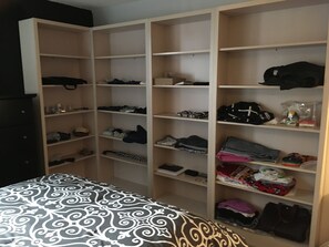 1 bedroom, desk, iron/ironing board, free WiFi - 15th fl downtown w/ Mtn. View, spacious, safe - Denver license #2023-BFN-0051906 (Denver)