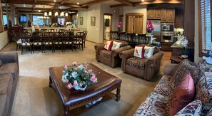 Interior - 5 Star + Luxury + 2500 SqFt + 3 Bedrooms + Sleep 8 + Walk to SKI Chairlifts (Mammoth Lakes)