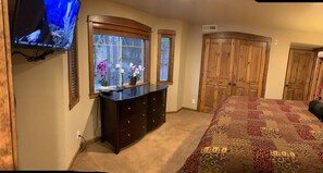 3 bedrooms, WiFi, bed sheets - 5 Star + Luxury + 2500 SqFt + 3 Bedrooms + Sleep 8 + Walk to SKI Chairlifts (Mammoth Lakes)