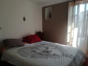 1 chambre, fer et planche à repasser, Wi-Fi, draps fournis